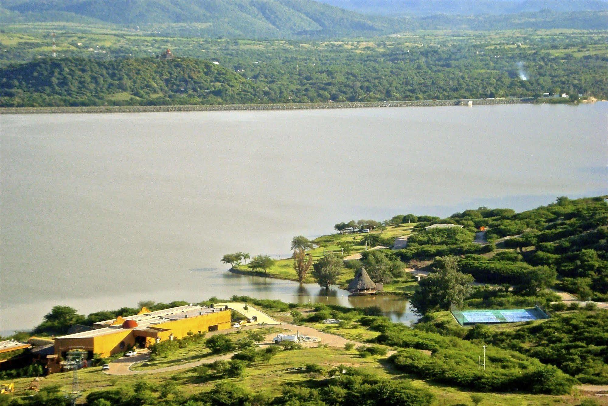 ホテルVida En El Lago Tepecoacuilco de Trujano エクステリア 写真